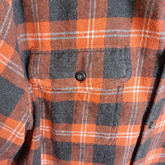 Men's beautiful red plaid shirt. Size small. - Picture 3 of 13